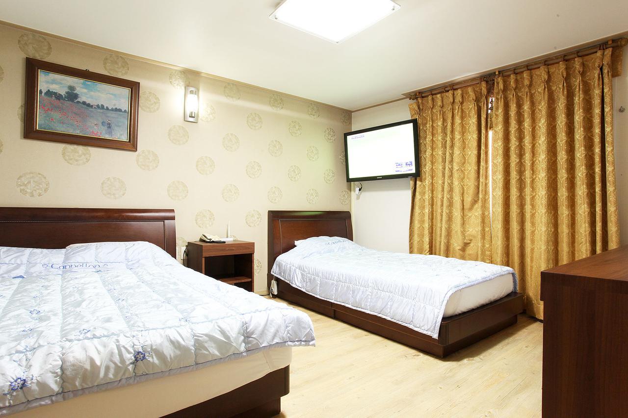 Bobos Hotel Чеджу Екстериор снимка